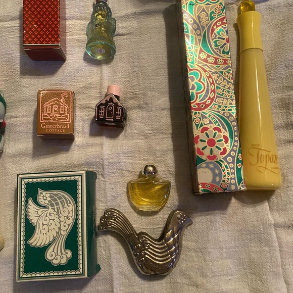 Avon collectors bottles in original boxes - Picture 3 of 3